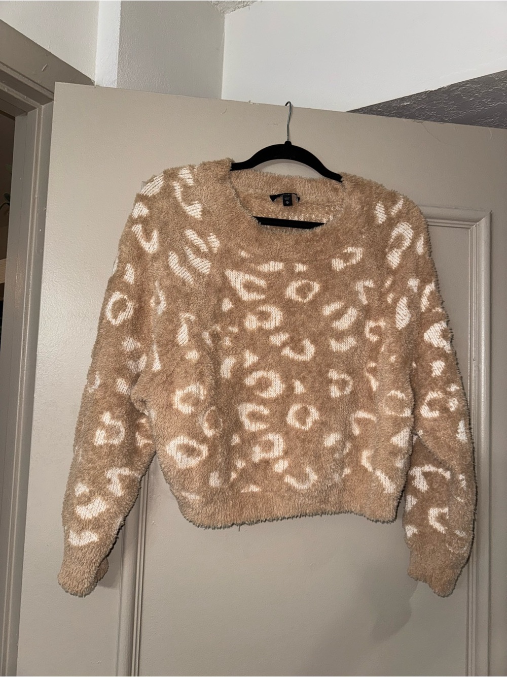 Express Plush Leopard Crewneck Sweater - Cream & Tan